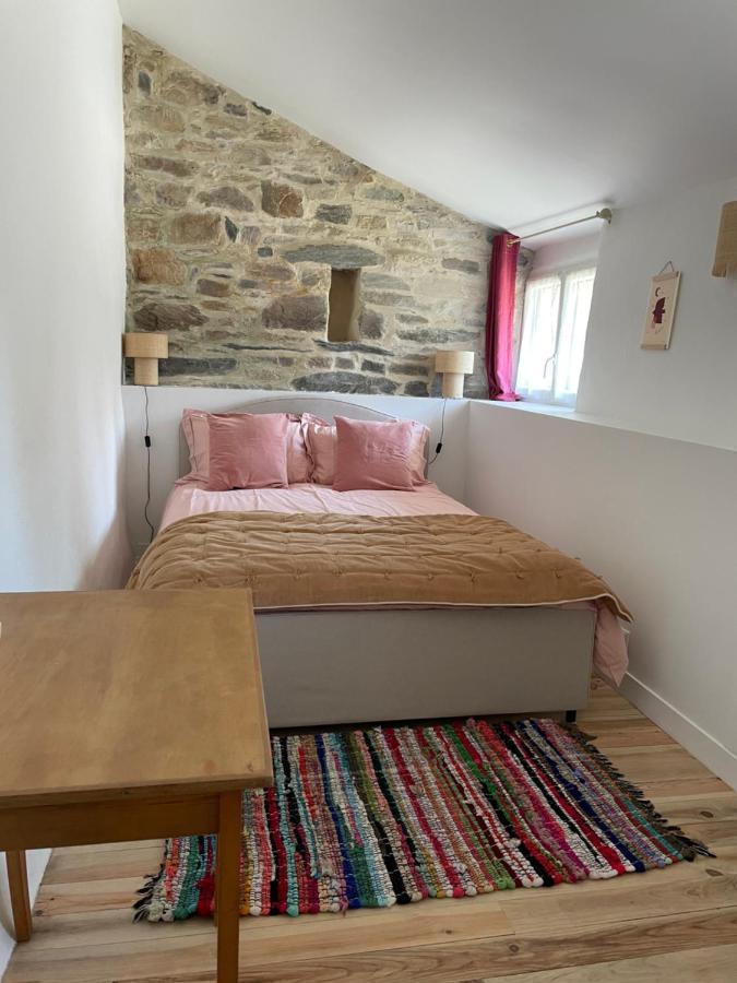 Maison, Calme Avec Cheminee. * Botmeur